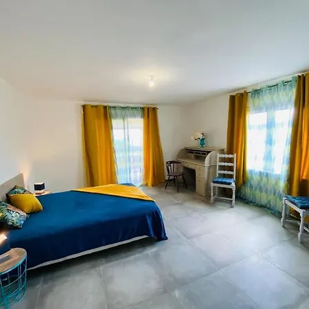 T2 U Castagnu Vue Avec Piscine. Appartement *