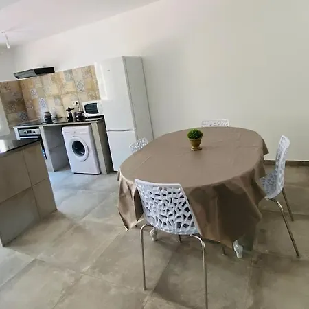 T2 U Castagnu Vue Avec Piscine. Sari-Solenzara